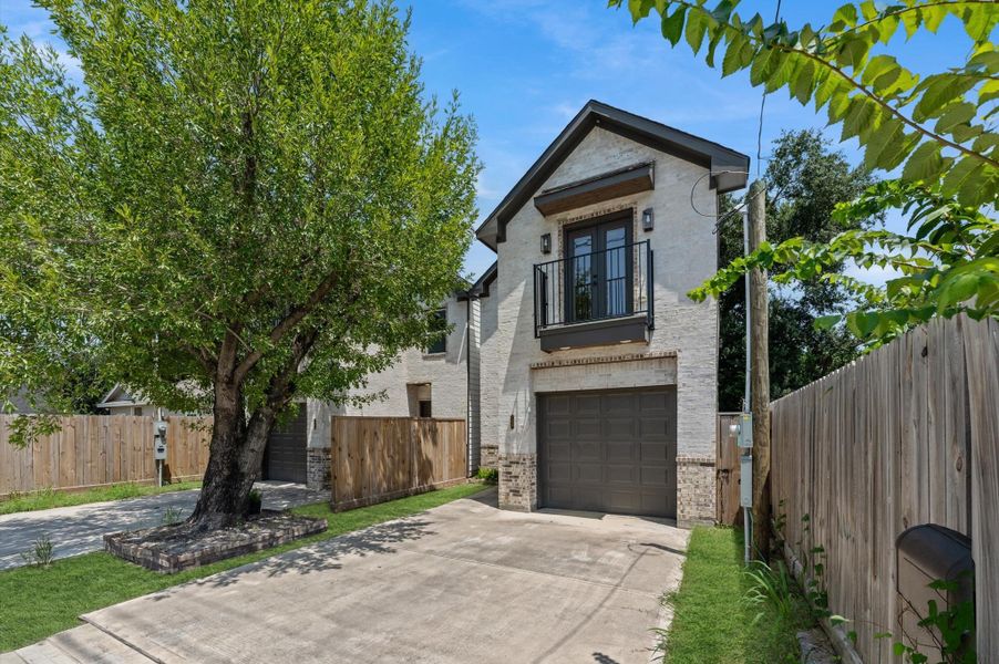Front exterior of a new home in , Houston, TX, highlighting curb appeal (Image 19). Front exterior of a new home in , Houston, TX, highlighting curb appeal (Image 19).