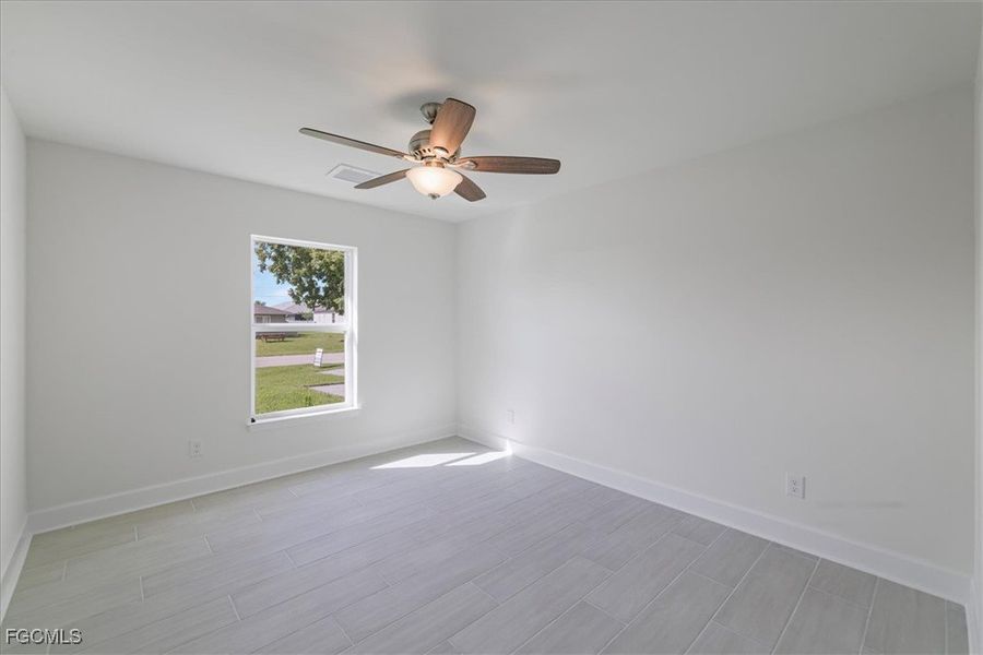 Spacious, unfurnished interior of a new home in Cape Coral, Cape Coral (Image 25).