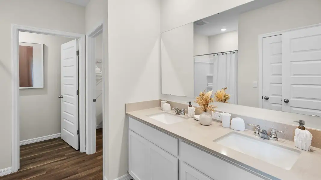 Furnished interior view inside a new home in Hawthorne Ranch, Lakeland (Image 18).