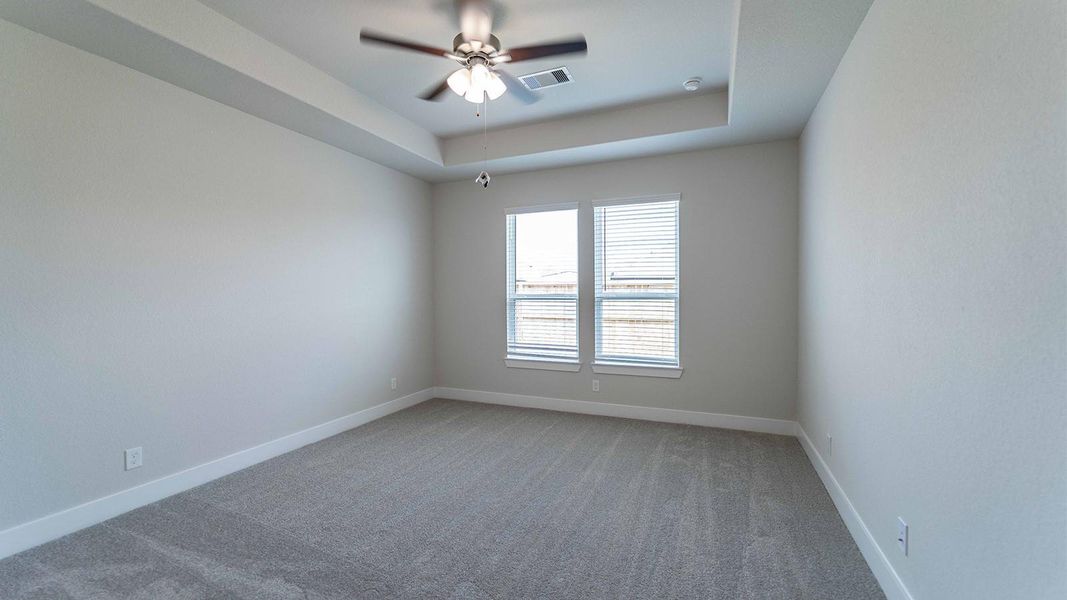 Spacious, unfurnished interior of a new home in Sunterra, Katy (Image 9).