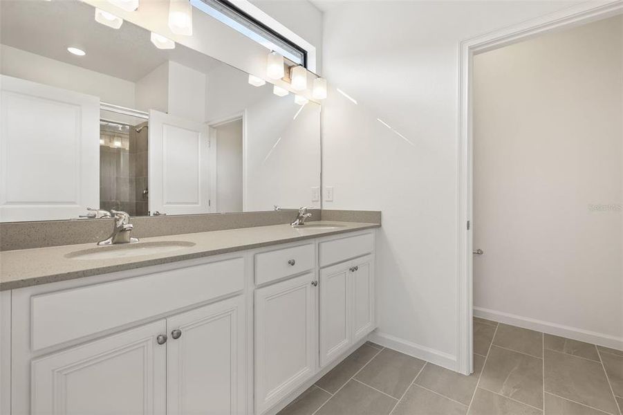 Furnished interior view inside a new home in , Orlando (Image 17).