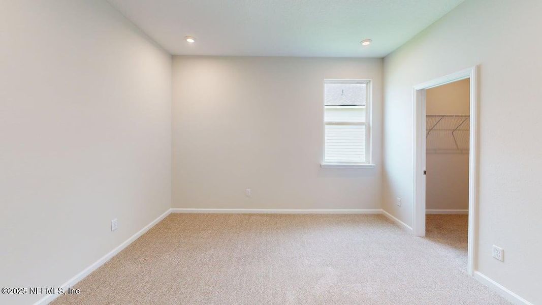 Spacious, unfurnished interior of a new home in Lakes at Bella Lago, Green Cove Springs (Image 17).