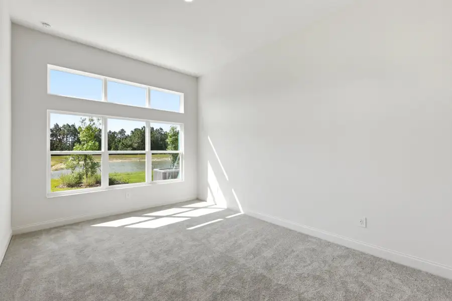 Spacious, unfurnished interior of a new home in Tamarack at Two Rivers, Zephyrhills (Image 15).