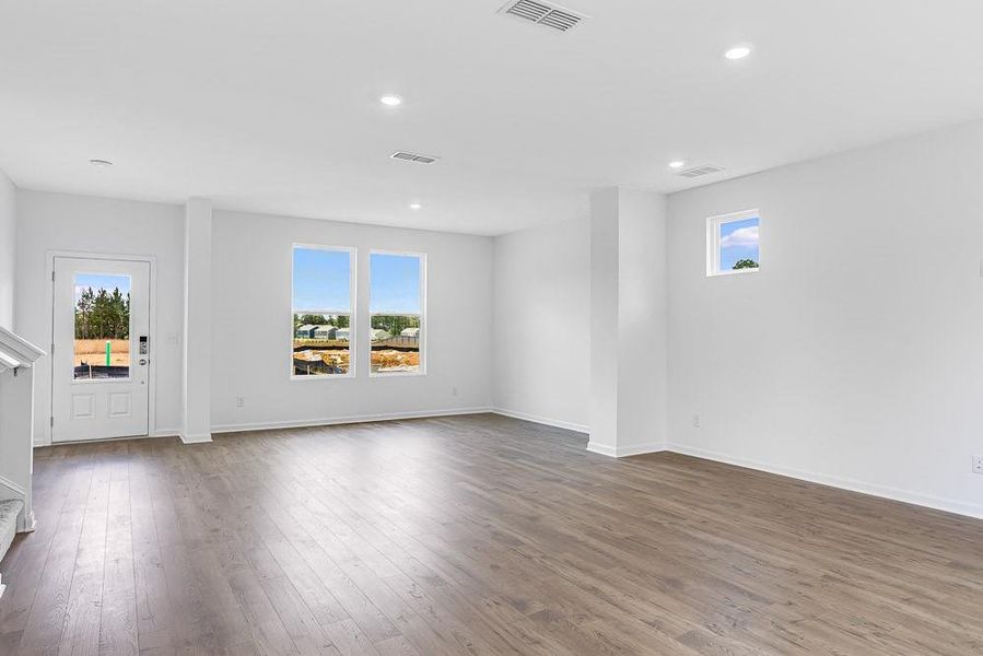 Spacious, unfurnished interior of a new home in Heritage River, Euharlee (Image 22). Spacious, unfurnished interior of a new home in Heritage River, Euharlee (Image 22).