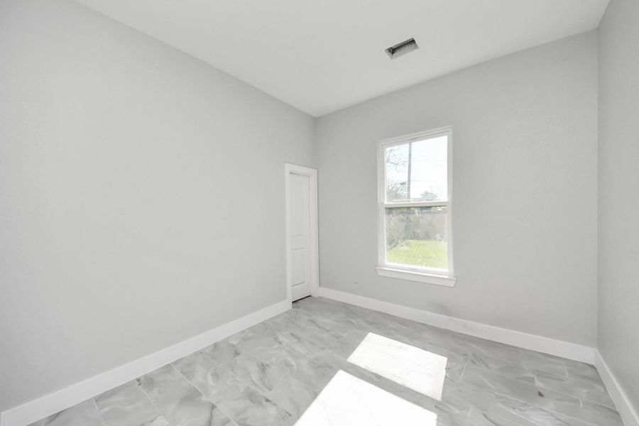 Spacious, unfurnished interior of a new home in , Houston (Image 15).