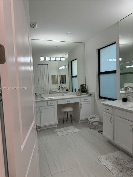 Furnished interior view inside a new home in , Port St. Lucie (Image 9).