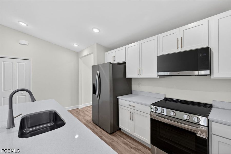 Furnished interior view inside a new home in Cape Coral, Cape Coral (Image 8).