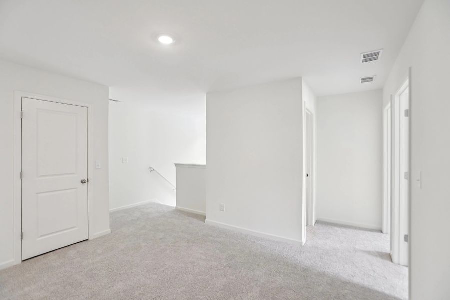 Representative unfurnished interior of a home built from the Splendor by Starlight Homes in Liberty Ranch, Liberty (Image 19).