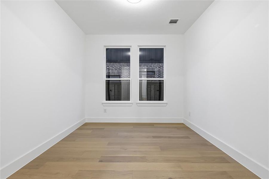 Spacious, unfurnished interior of a new home in Pecan Grove, Burleson (Image 14).