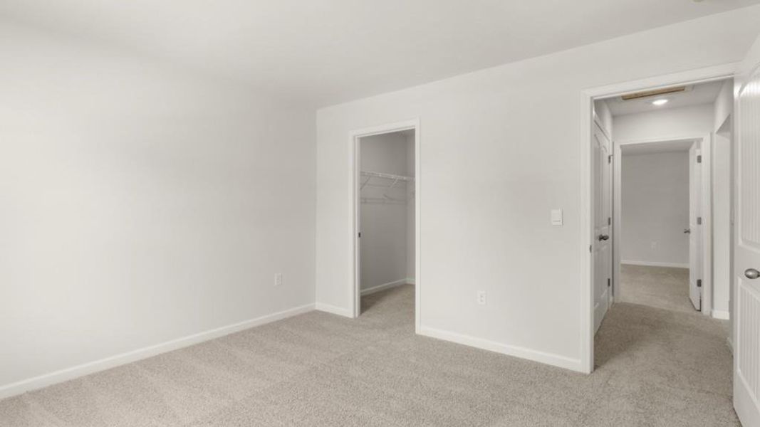 Spacious, unfurnished interior of a new home in Falcon Landing, Gainesville (Image 32).