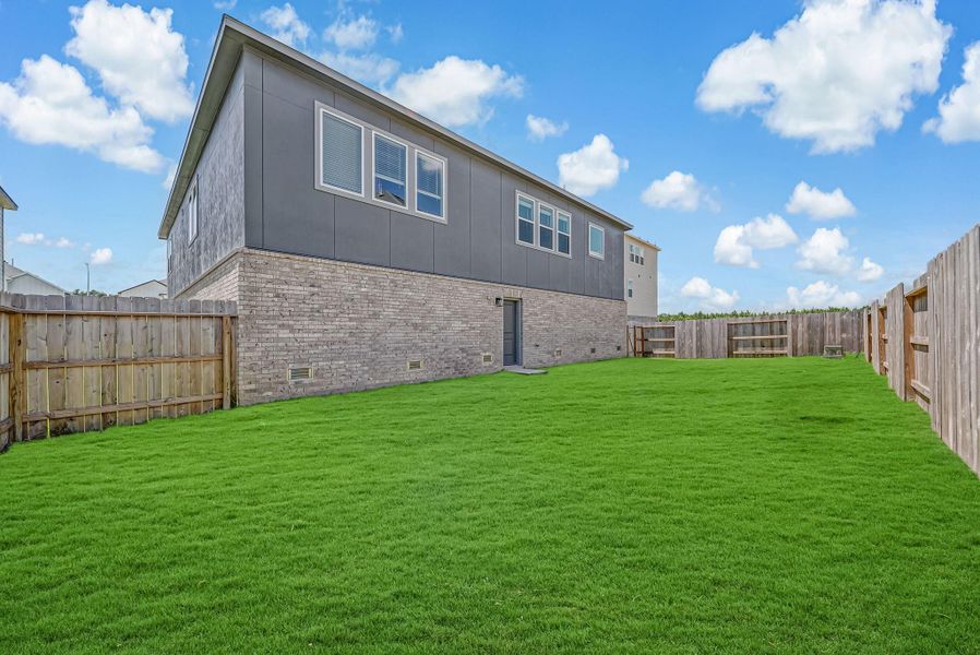Spacious fenced backyard!
