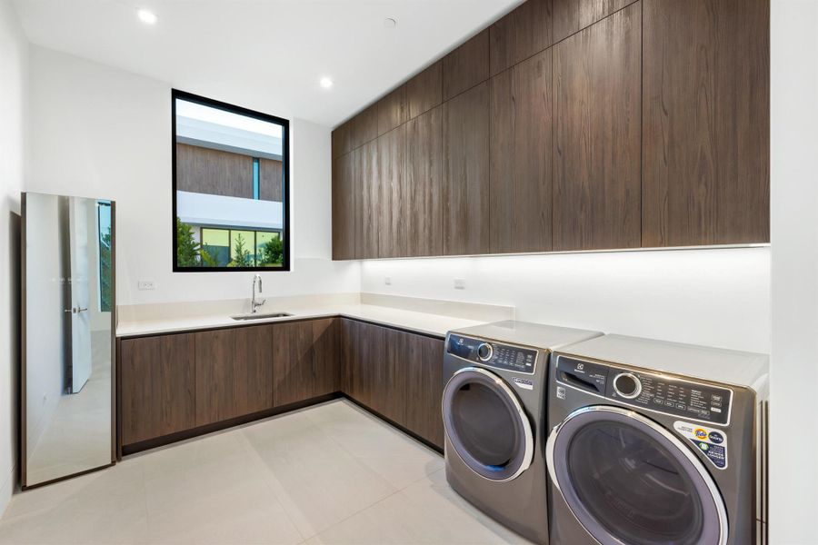 Furnished interior view inside a new home in , Palm Beach Gardens (Image 15).