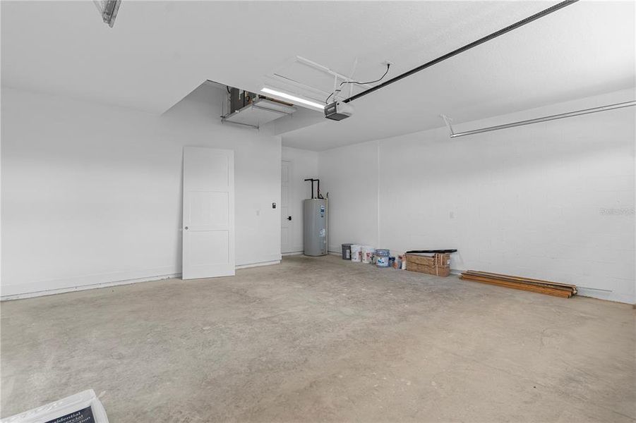 Spacious, unfurnished interior of a new home in , Brooksville (Image 47).