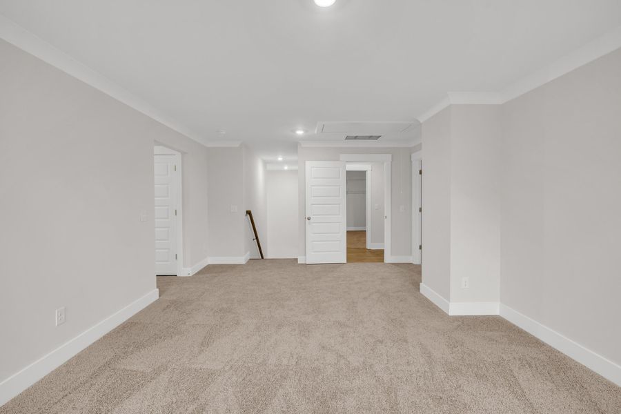 Spacious, unfurnished interior of a new home in Hewing Farms, Summerville (Image 43).