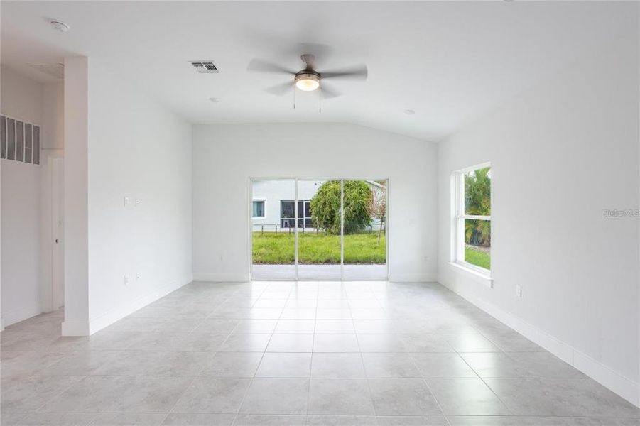 Spacious, unfurnished interior of a new home in , Port Charlotte (Image 19).