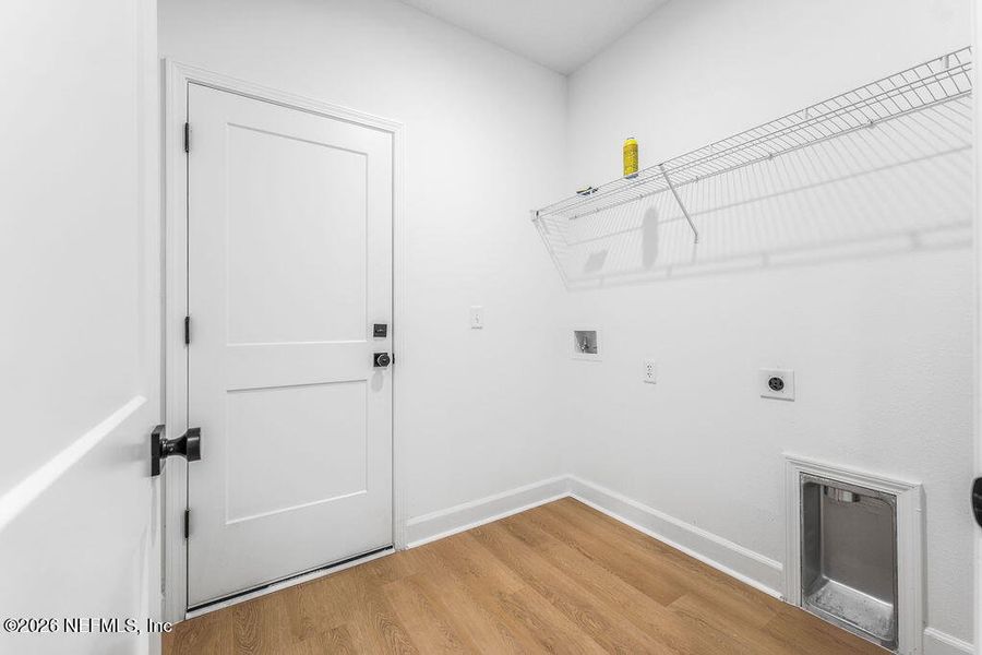 Spacious, unfurnished interior of a new home in , Middleburg (Image 20).