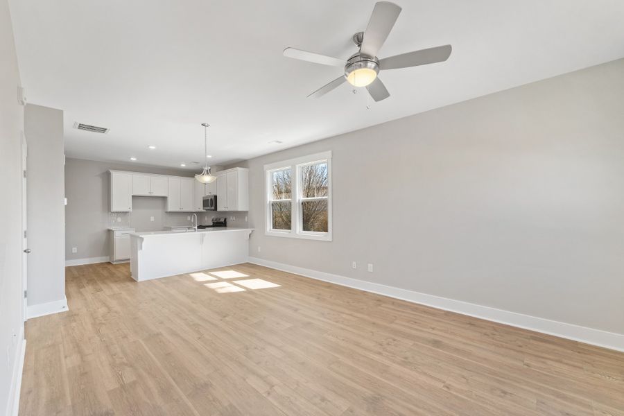 Representative unfurnished interior of a home built from the Holland by Hunter Quinn Homes in Victor Park, Greer (Image 17).