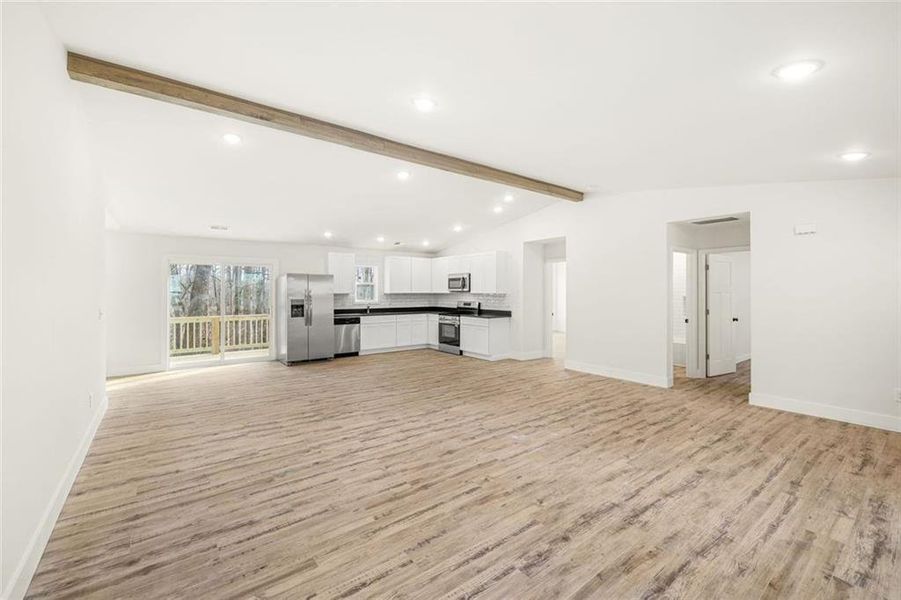 Spacious, unfurnished interior of a new home in , Gainesville (Image 21).