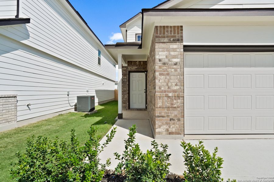 Exterior details and patio area of a home in Blue Ridge Ranch, San Antonio (Image 2).