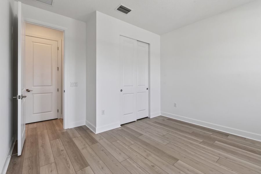 Spacious, unfurnished interior of a new home in Hendrix Reserve, Lake Worth (Image 16).