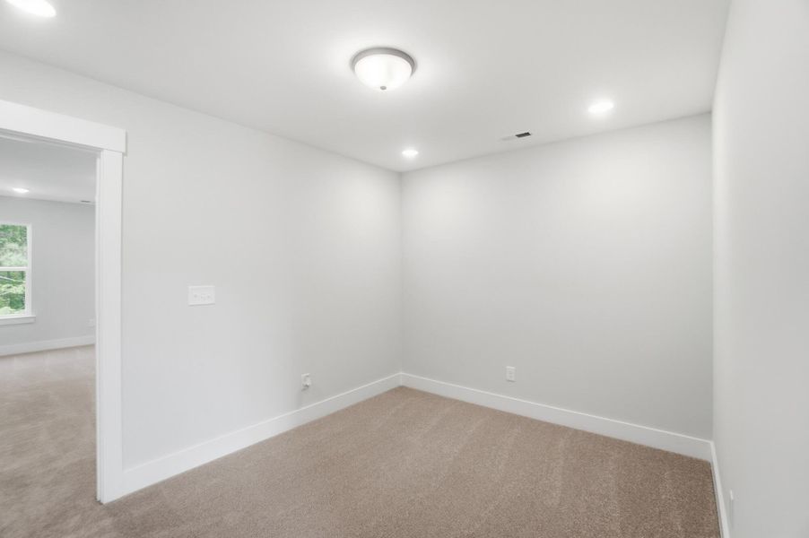 Spacious, unfurnished interior of a new home in Blythe Mill Townhomes, Waxhaw (Image 17).