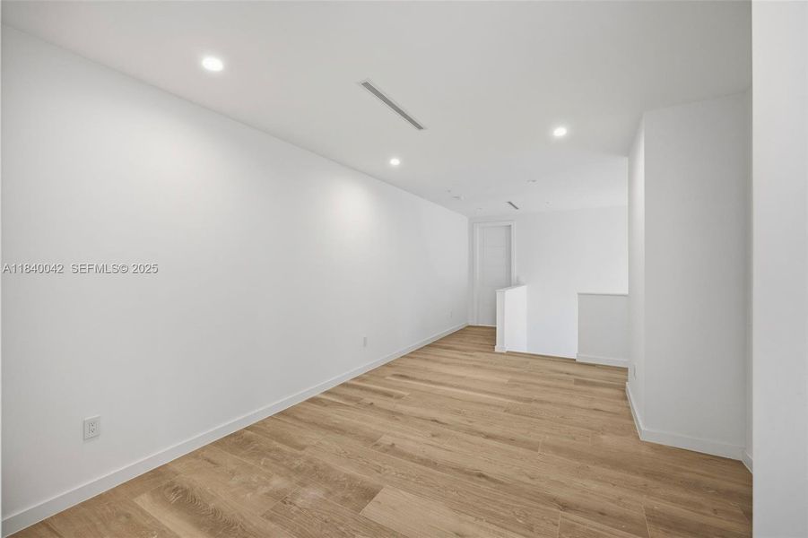 Spacious, unfurnished interior of a new home in , Miami (Image 22).