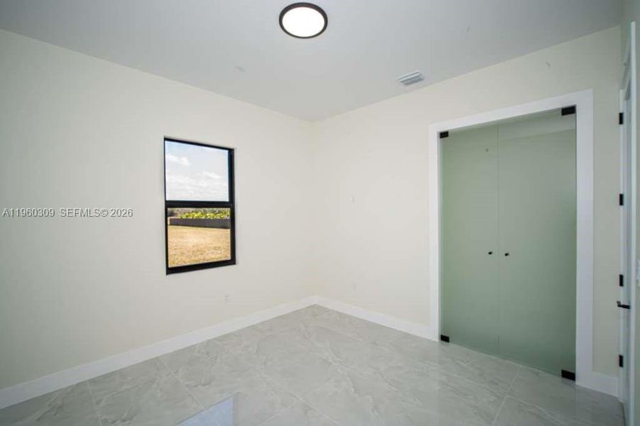 Spacious, unfurnished interior of a new home in , Lehigh Acres (Image 14).