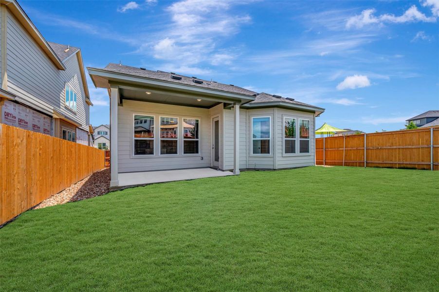 Exterior details and patio area of a home in Cedar Brook, Leander (Image 3).
