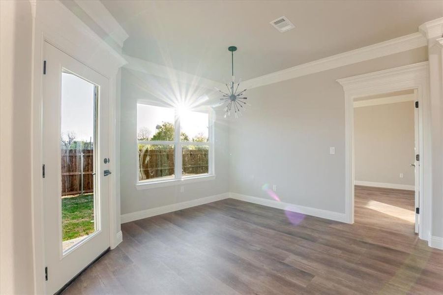 Spacious, unfurnished interior of a new home in , Tolar (Image 17).