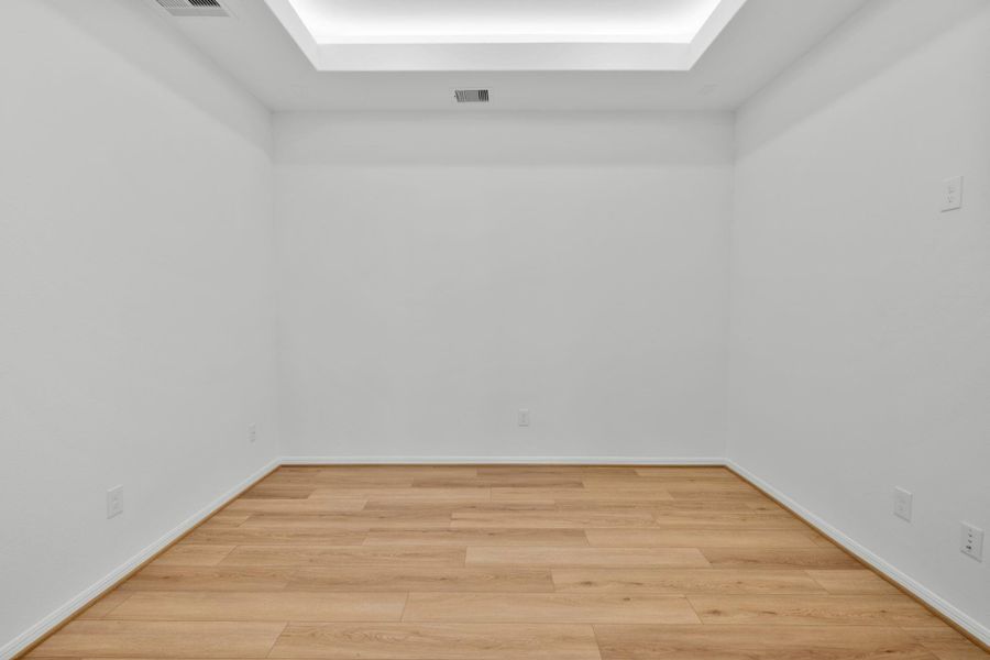 Spacious, unfurnished interior of a new home in , Spring (Image 34).