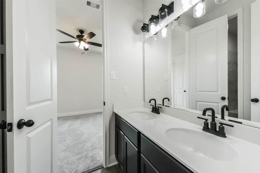 Furnished interior view inside a new home in , Baytown (Image 13).