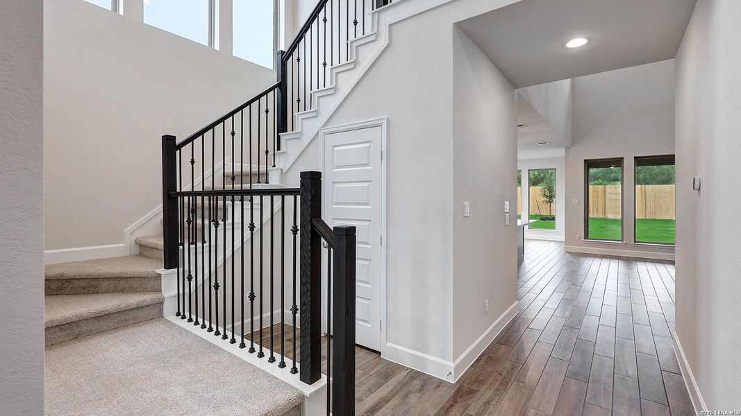 Spacious, unfurnished interior of a new home in Haby Hill, San Antonio (Image 18).