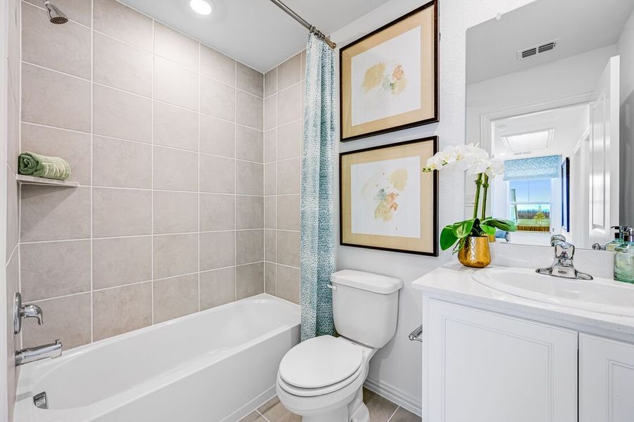 Furnished interior view inside a new home in Madero 50s, Fort Worth (Image 18).