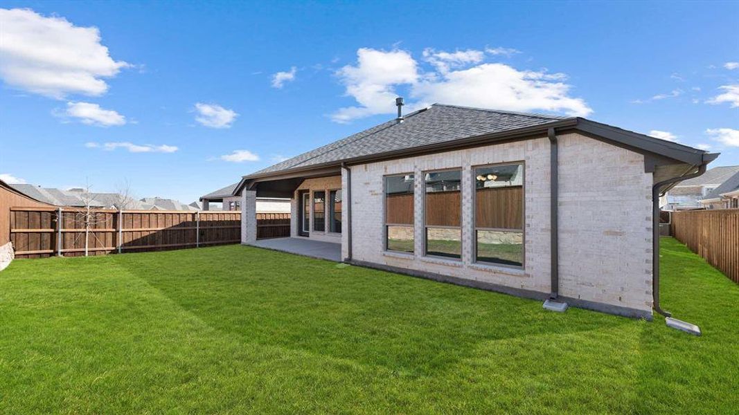 Exterior details and patio area of a home in Ventana, Fort Worth (Image 3).