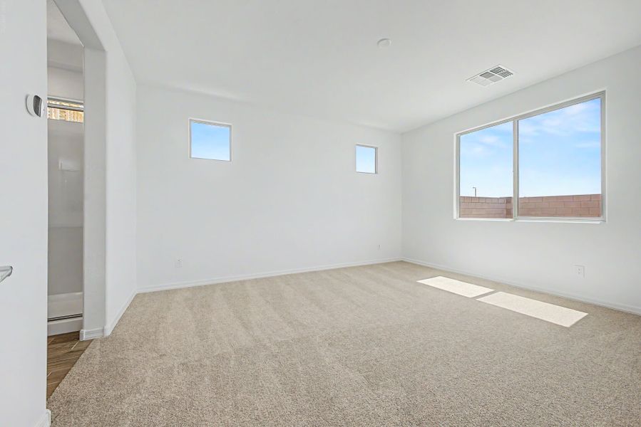 Spacious, unfurnished interior of a new home in Landmarke, San Tan Valley (Image 10).