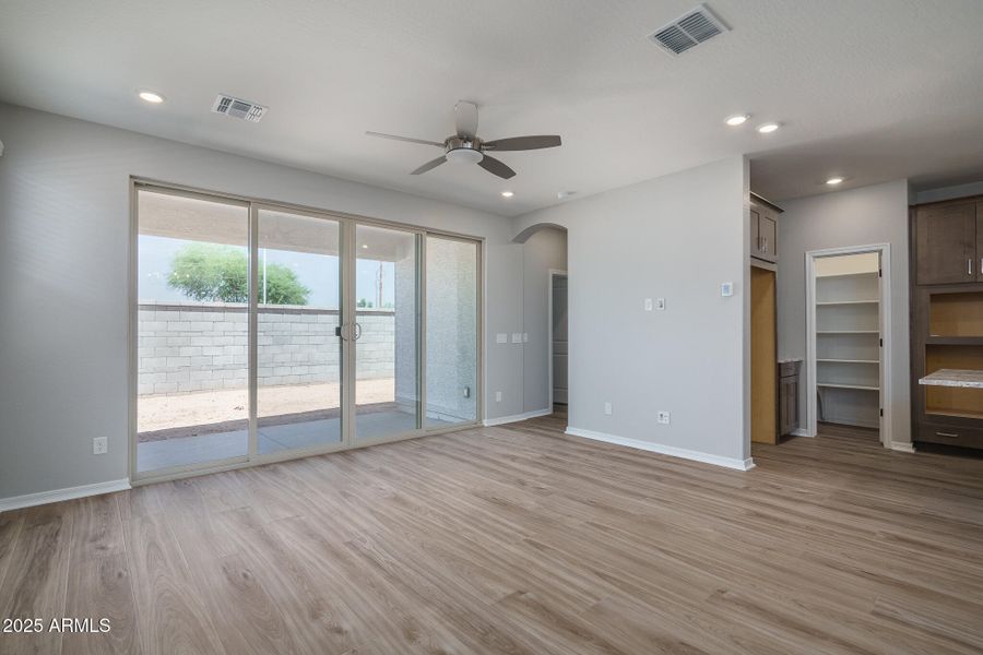 4) GREAT ROOM_tv wall