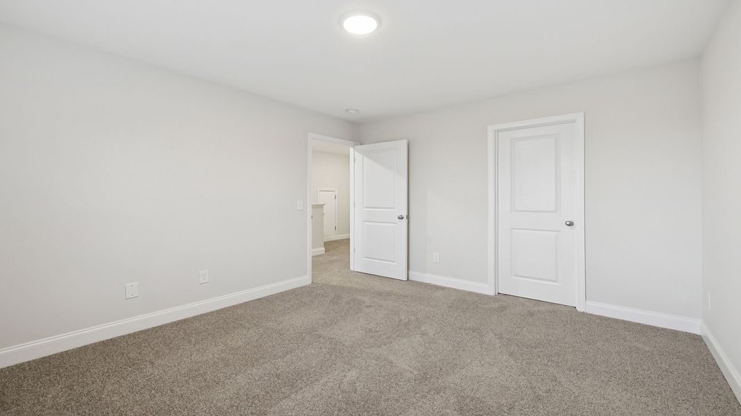 Spacious, unfurnished interior of a new home in Edgewood Estates, Piedmont (Image 22).