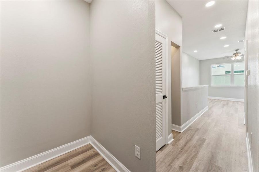 Spacious, unfurnished interior of a new home in , Tampa (Image 27).