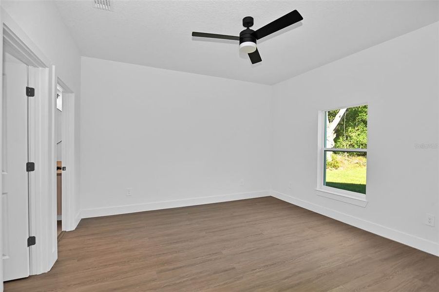 Spacious, unfurnished interior of a new home in , Dunnellon (Image 37).