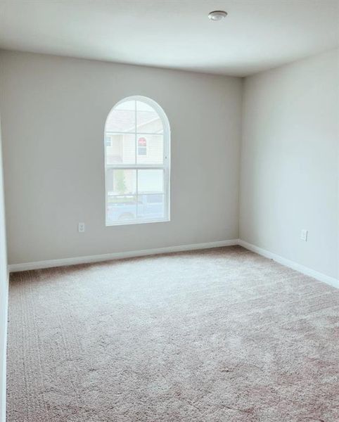 Spacious, unfurnished interior of a new home in Treaty Oak, Granbury (Image 8).
