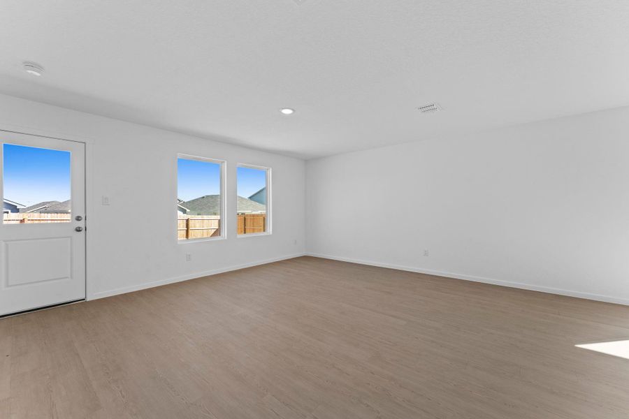 Spacious, unfurnished interior of a new home in Friendship Oaks, Fredericksburg (Image 21).