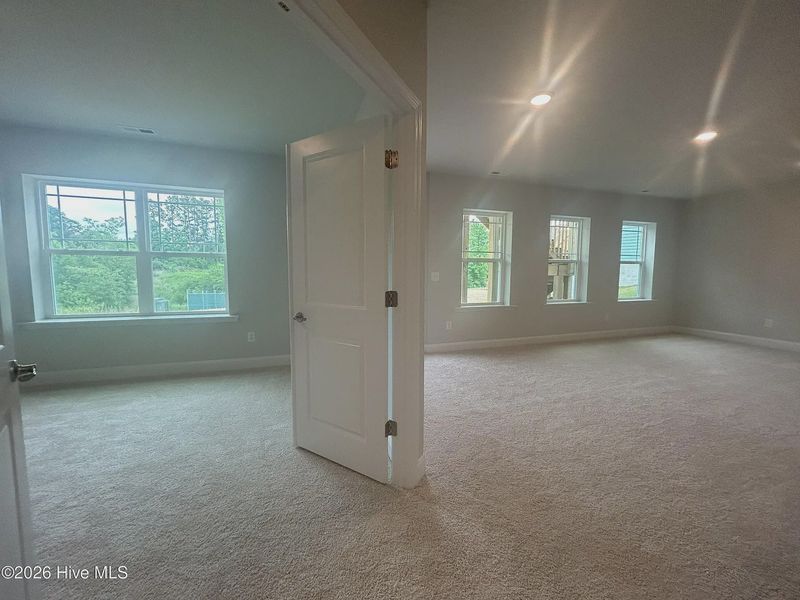Spacious, unfurnished interior of a new home in Harvest Creek, Nashville (Image 20).