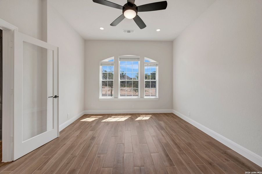 Spacious, unfurnished interior of a new home in Davis Ranch 50', San Antonio (Image 20).