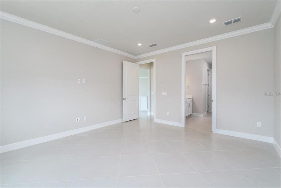Spacious, unfurnished interior of a new home in , St. Cloud (Image 25).