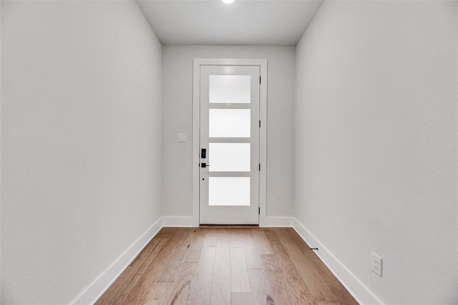 Spacious, unfurnished interior of a new home in Collin Creek, Plano (Image 23).