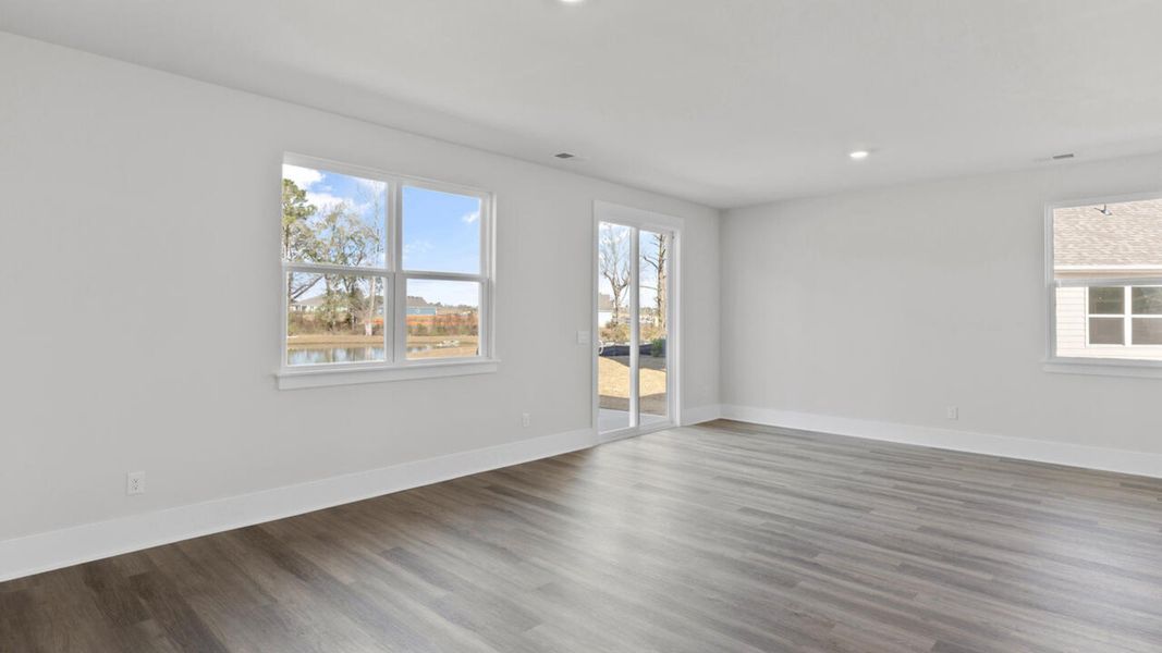 Spacious, unfurnished interior of a new home in Rolling Hills, Bolivia (Image 15).