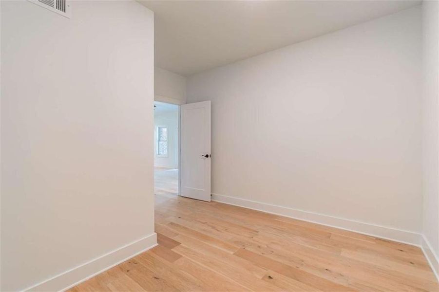 Spacious, unfurnished interior of a new home in , Gainesville (Image 36).