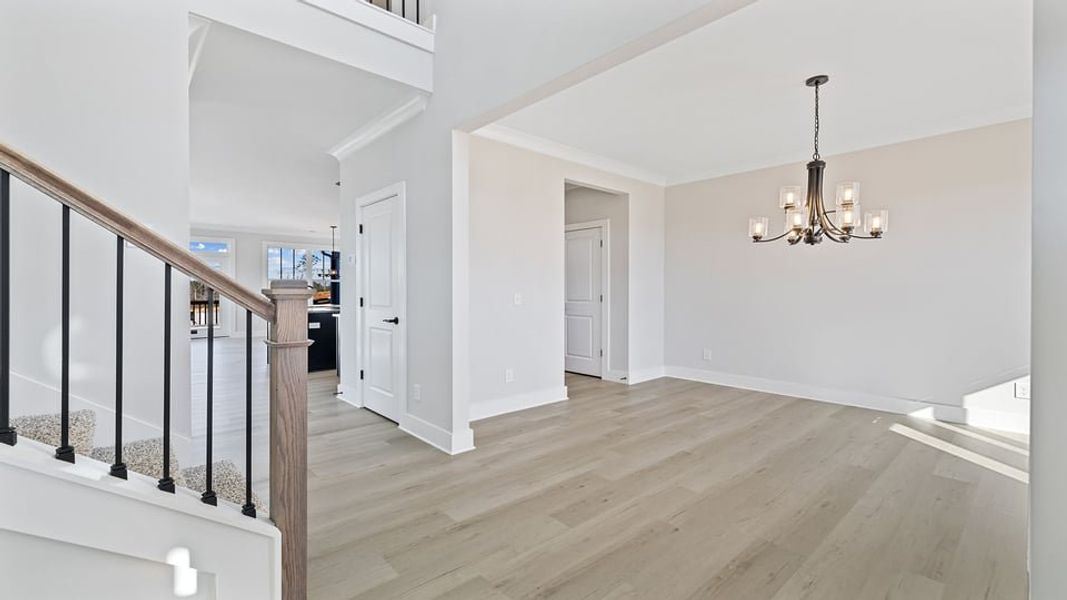 Spacious, unfurnished interior of a new home in Shadowood, Seneca (Image 14).