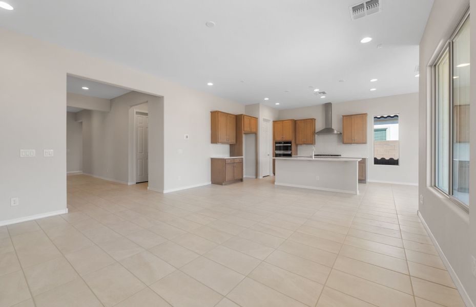 Spacious, unfurnished interior of a new home in Artisan at Asante, Surprise (Image 25).