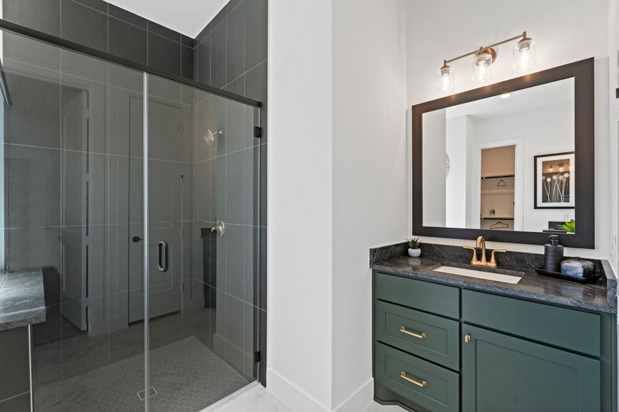 Furnished interior view inside a new home in Sienna, Missouri City (Image 8).